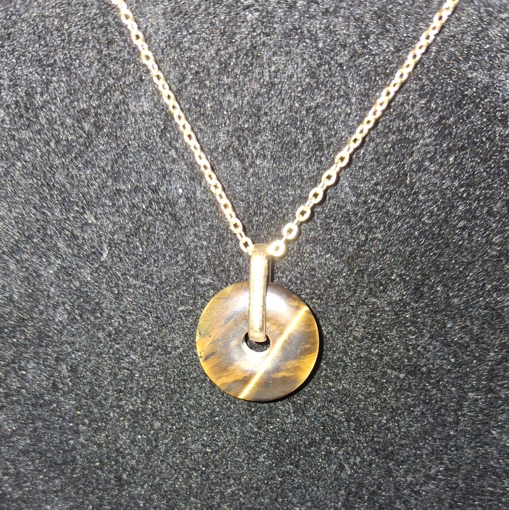 NWT AVON TIGERS EYE NECKLACE SIGNED Nwt Brand (AVON) Euc